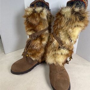 MUK LUKS Women's Sigrid Leela Faux Fur Boot US10